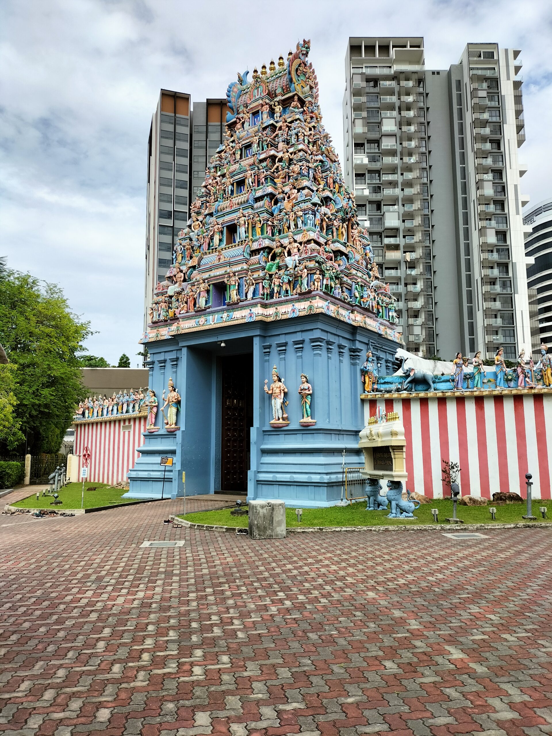 10 Must-See Attractions in Singapore - Keep Moosing